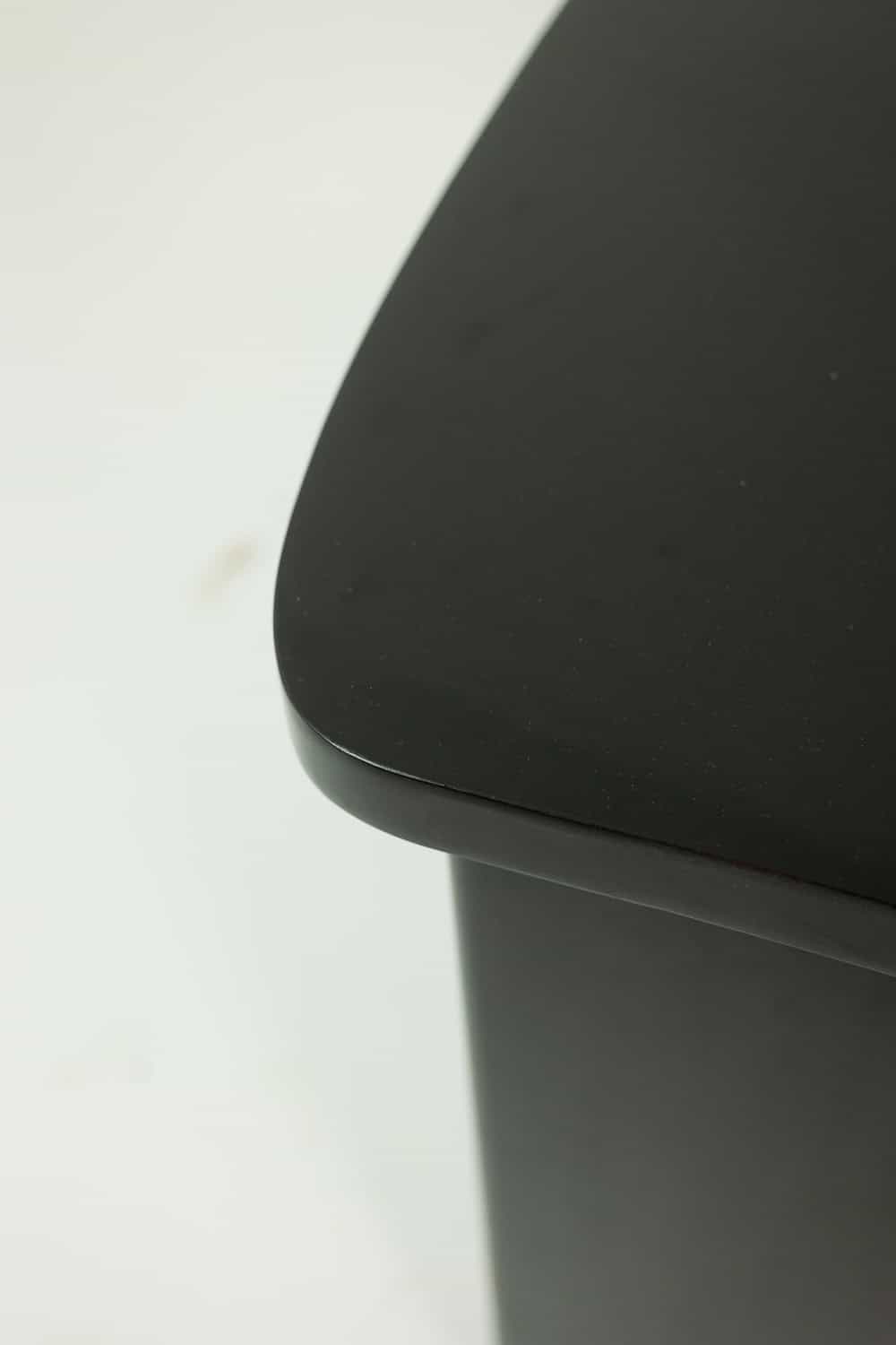 Art Deco Kidney-Shaped Desk in Black Lacquered Wood - Corner Detail - Styylish