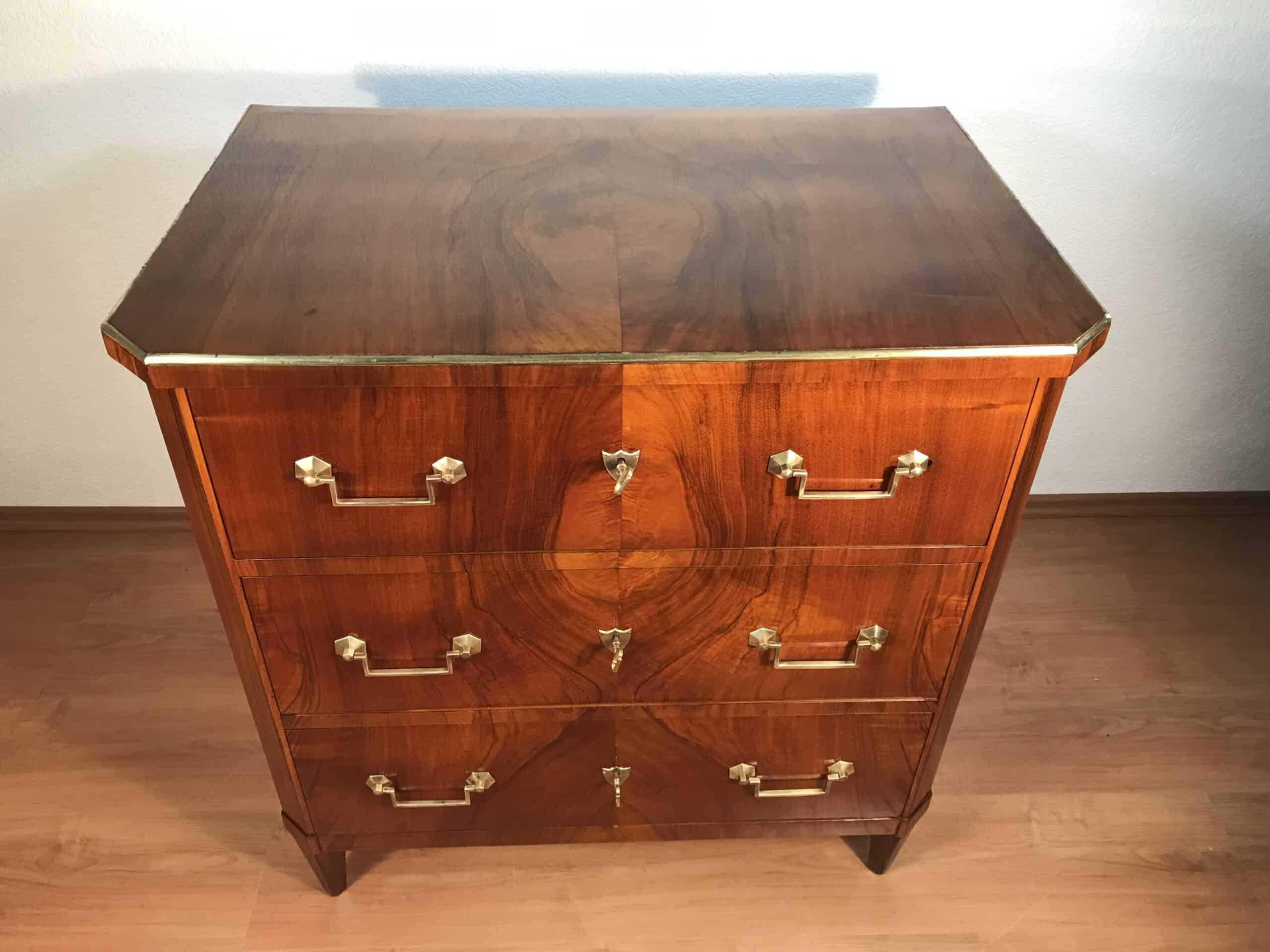 Antique Biedermeier Walnut Chest of Drawers, circa 1820 - Image 8
