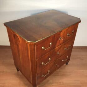 Antique Biedermeier Walnut Chest of Drawers, circa 1820