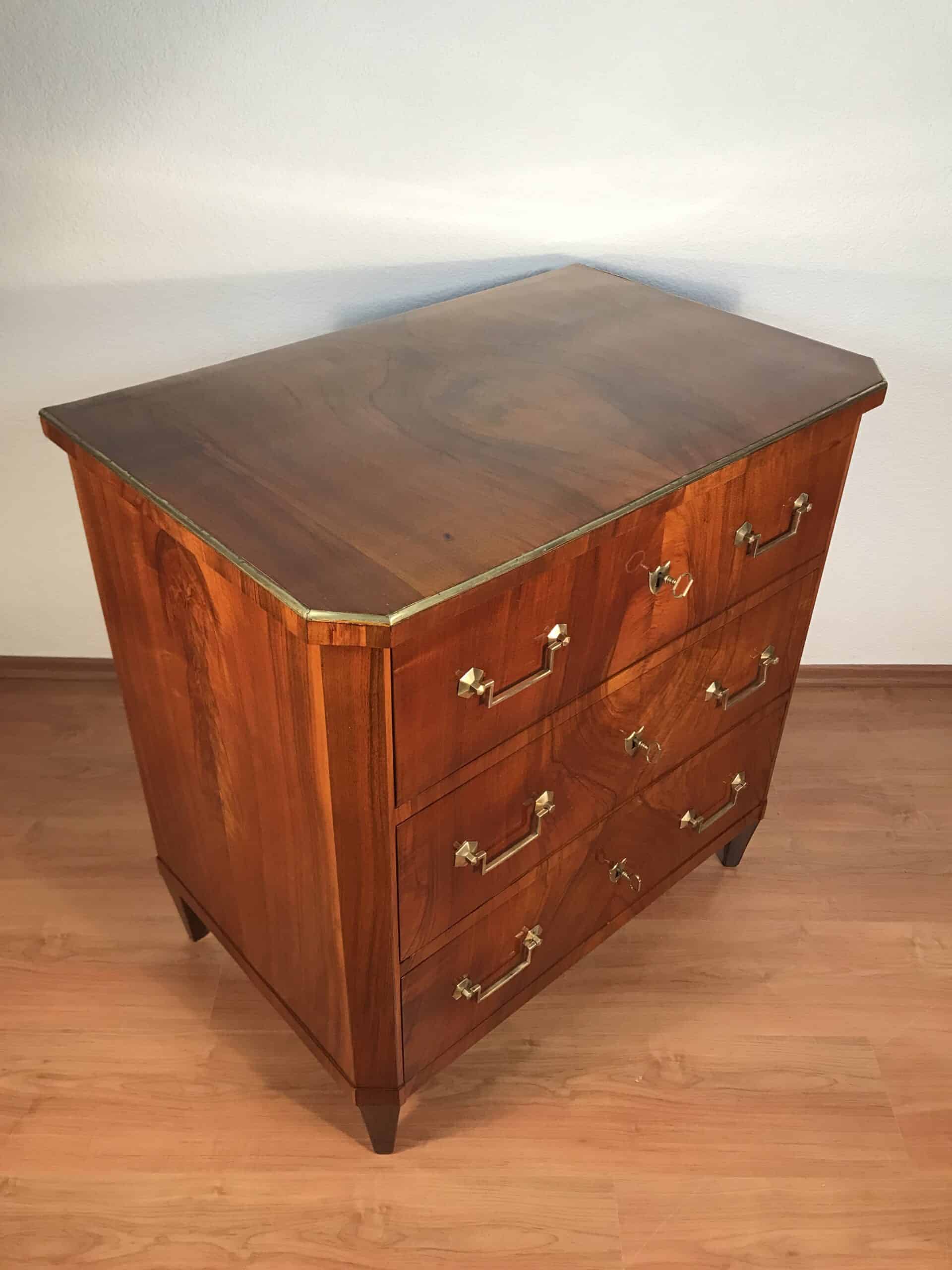 Antique Biedermeier Walnut Chest of Drawers, circa 1820 - Image 6