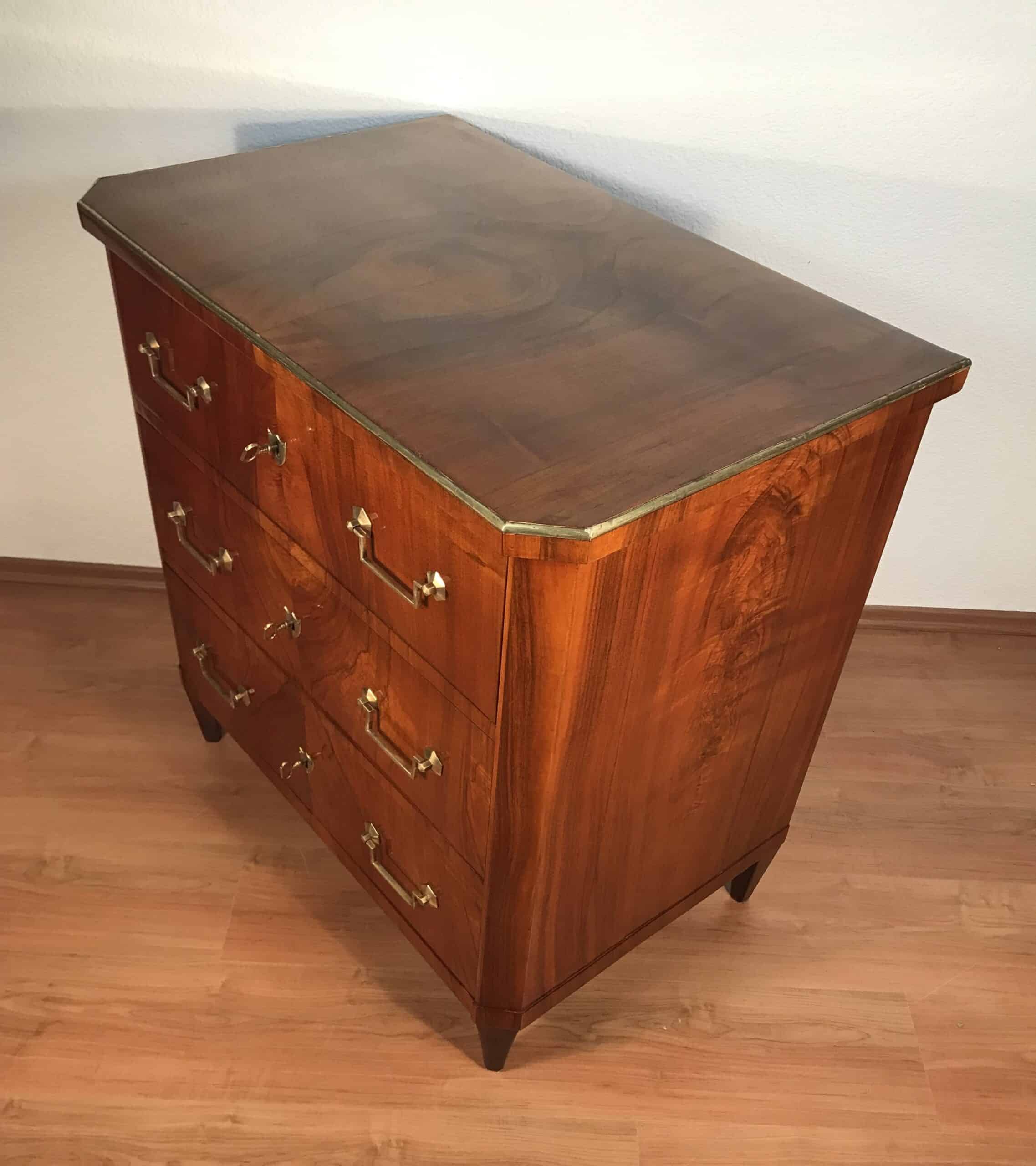 Antique Biedermeier Walnut Chest of Drawers, circa 1820 - Image 2