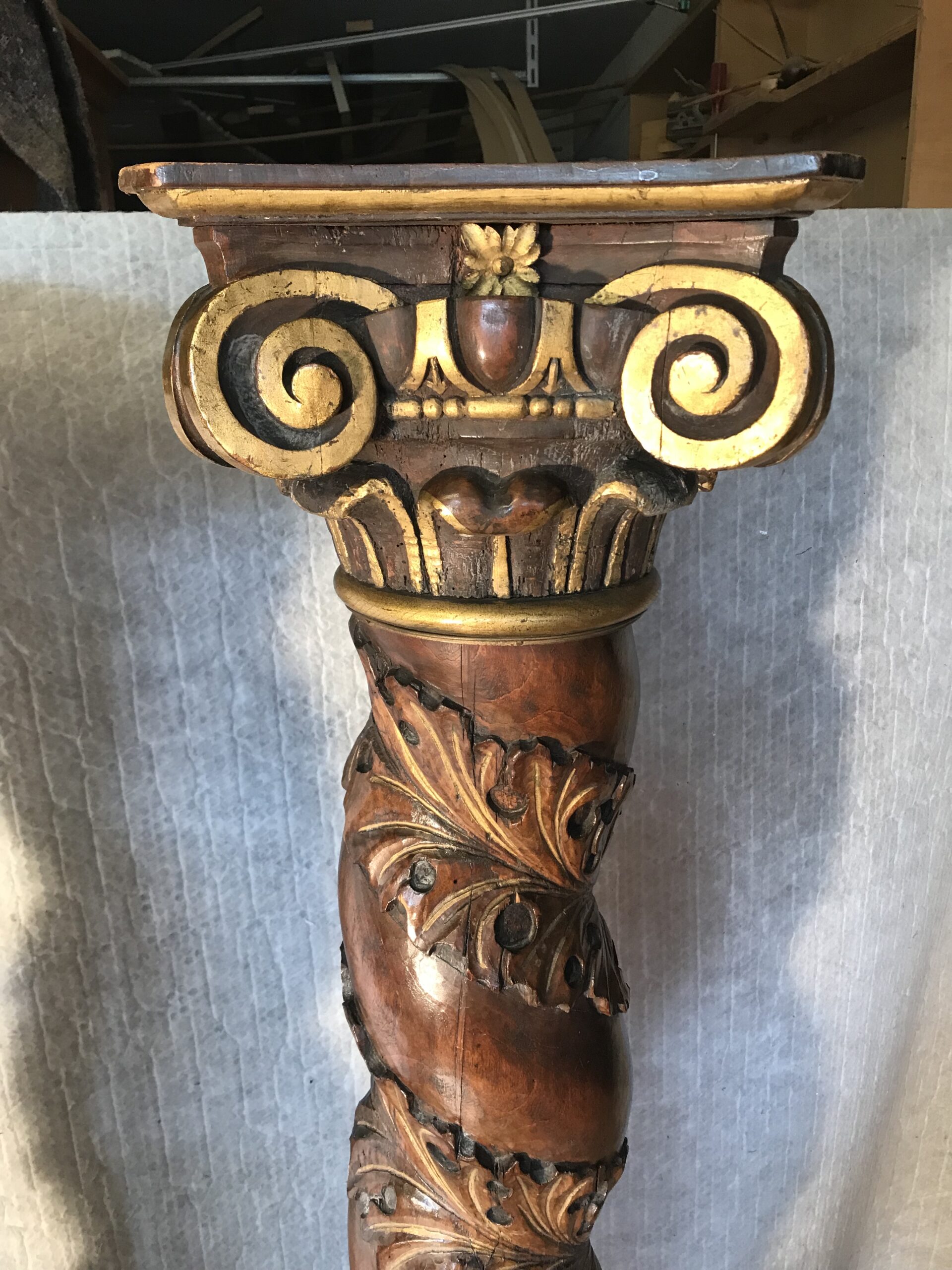 Pair of Antique Baroque Carved and Gilt Solomonic Columns, 18th century - Image 5