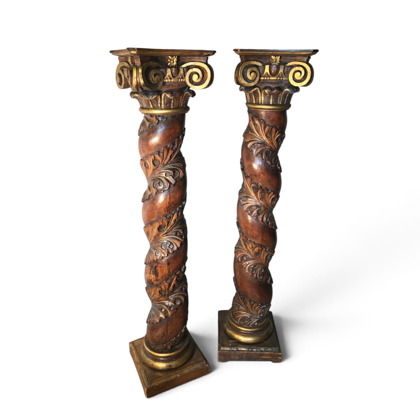 Pair of antique Baroque Solomonic columns with carved acanthus leaves - Styylish