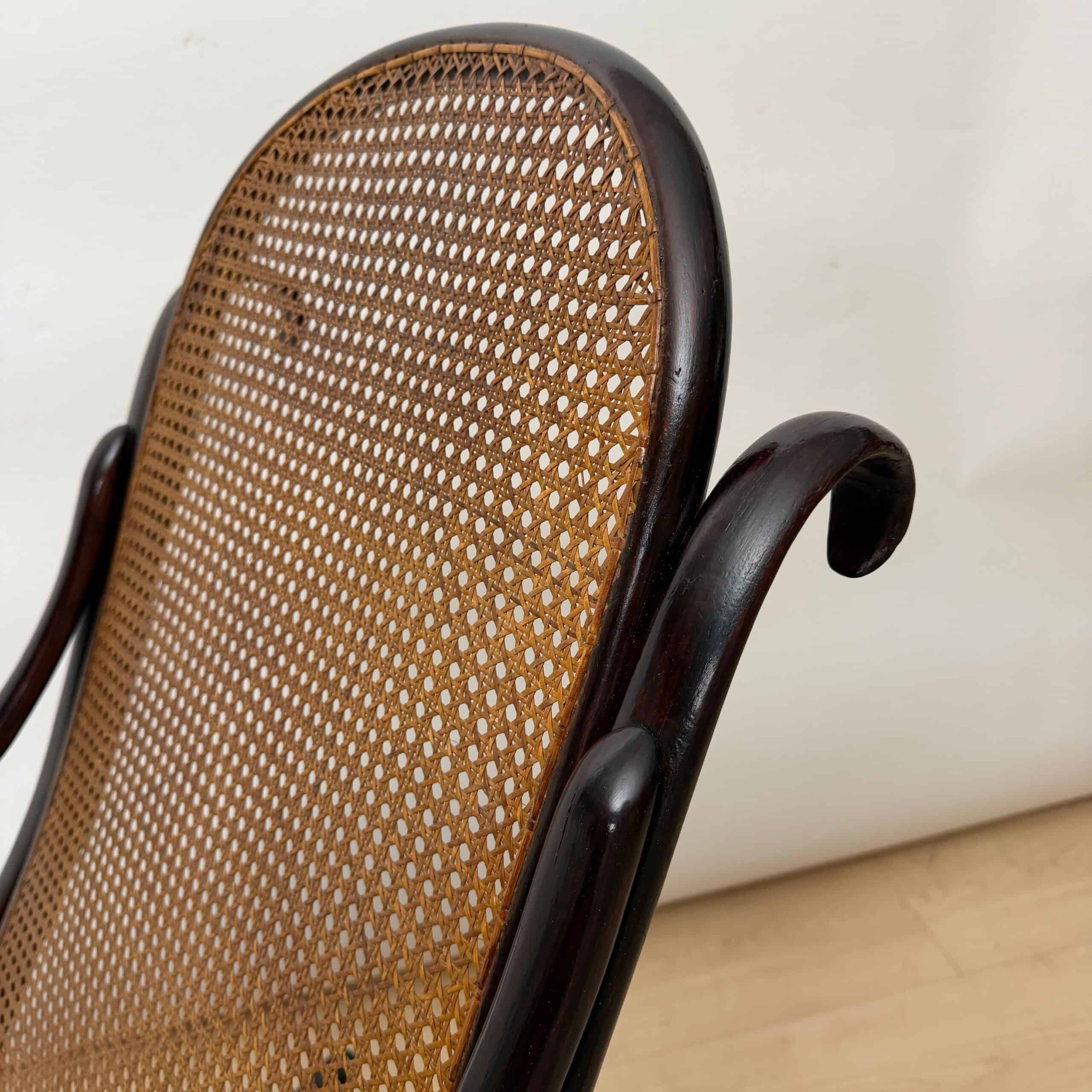 Art Nouveau Bentwood Rocking Chair by Thonet, Austria, circa 1900 - Image 14
