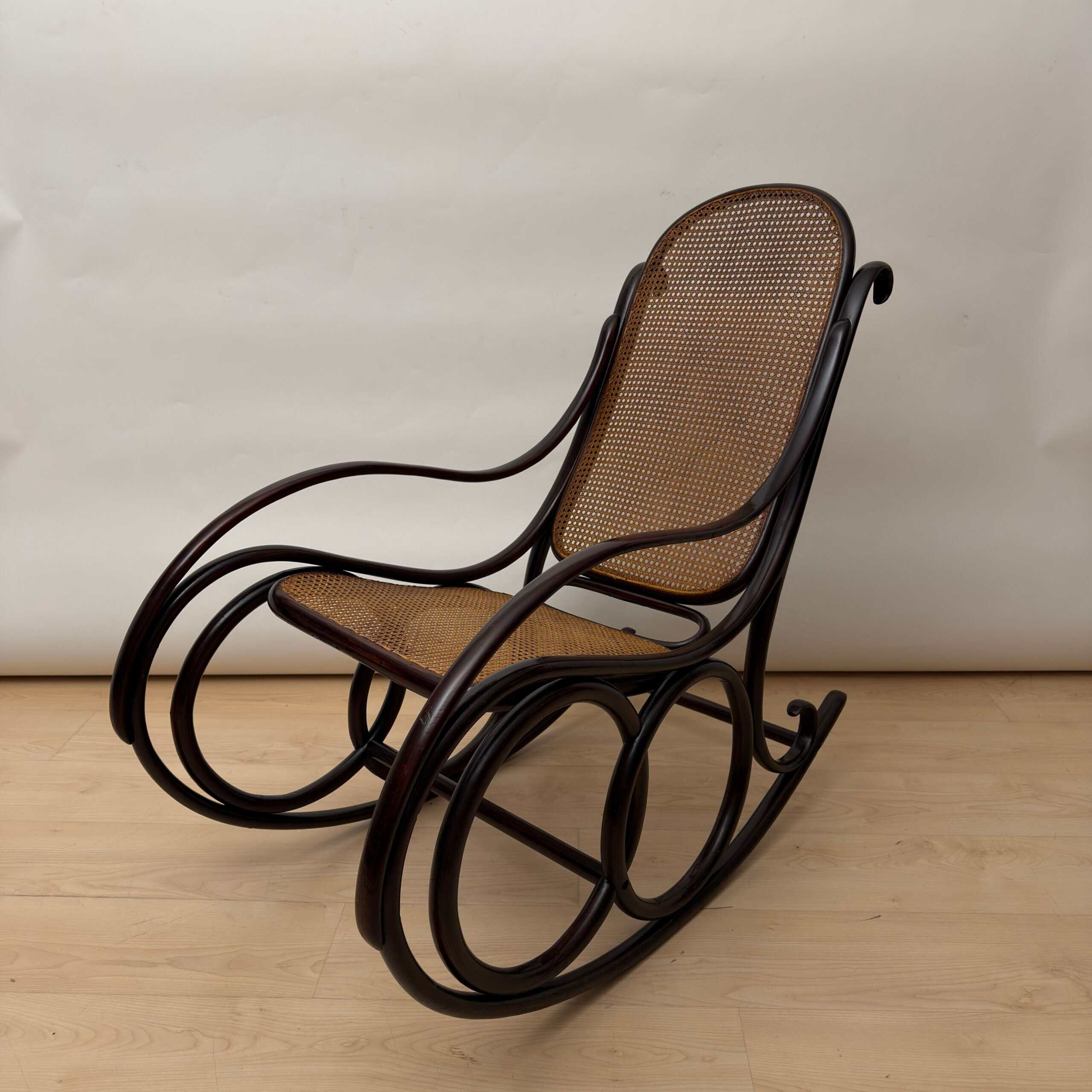 Art Nouveau Bentwood Rocking Chair by Thonet, Austria, circa 1900 - Image 2