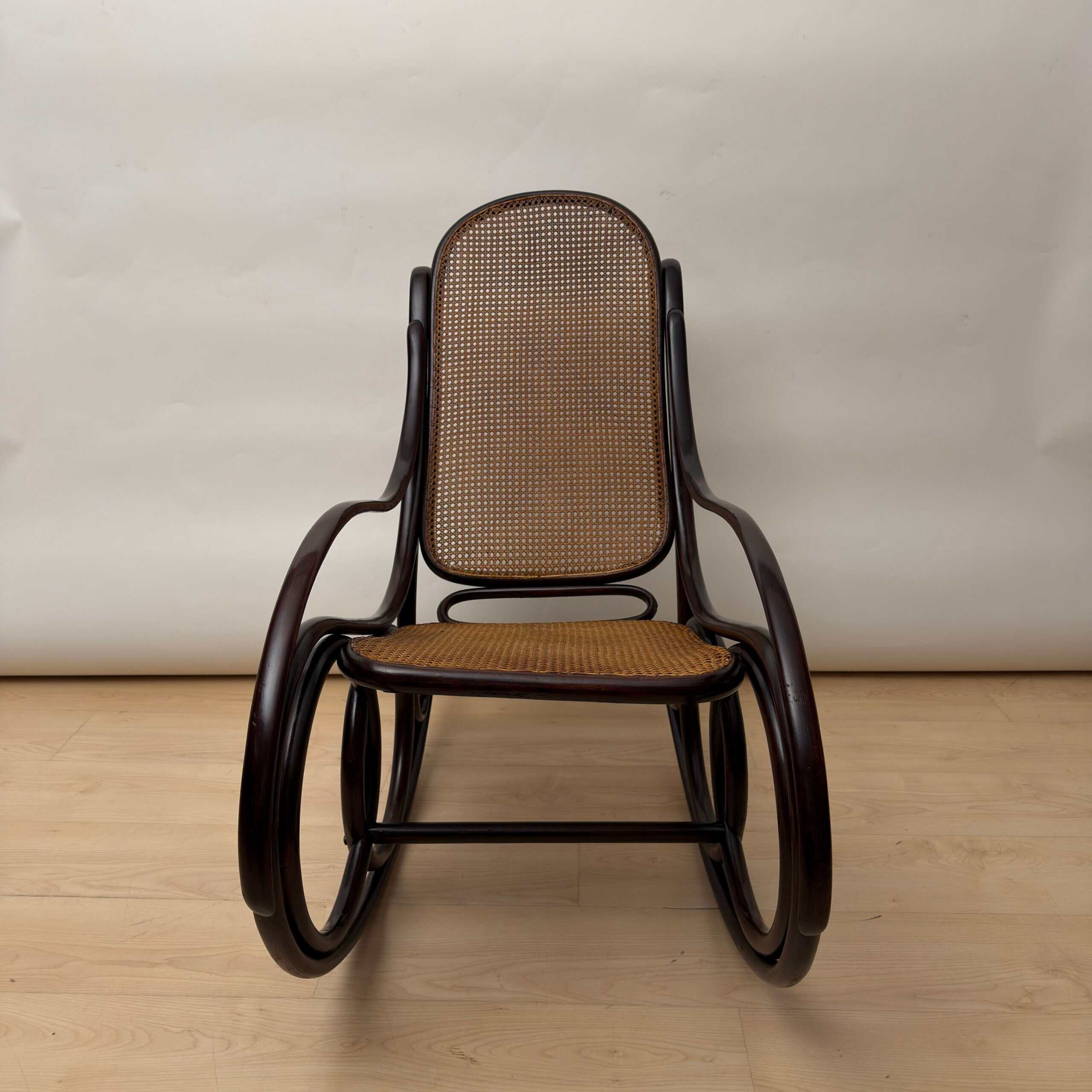 Art Nouveau Bentwood Rocking Chair by Thonet, Austria, circa 1900 - Image 3
