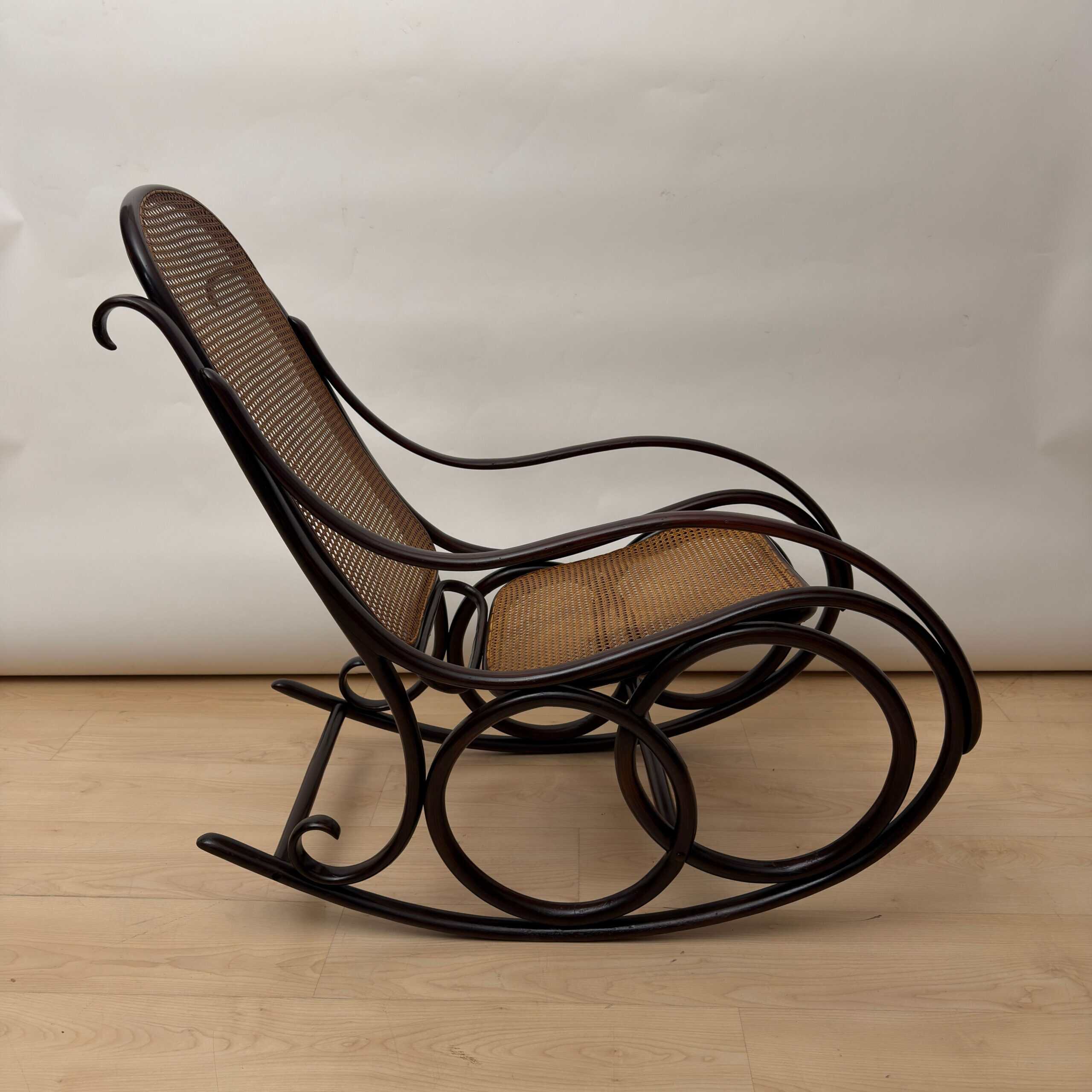 Art Nouveau Bentwood Rocking Chair by Thonet, Austria, circa 1900 - Image 5