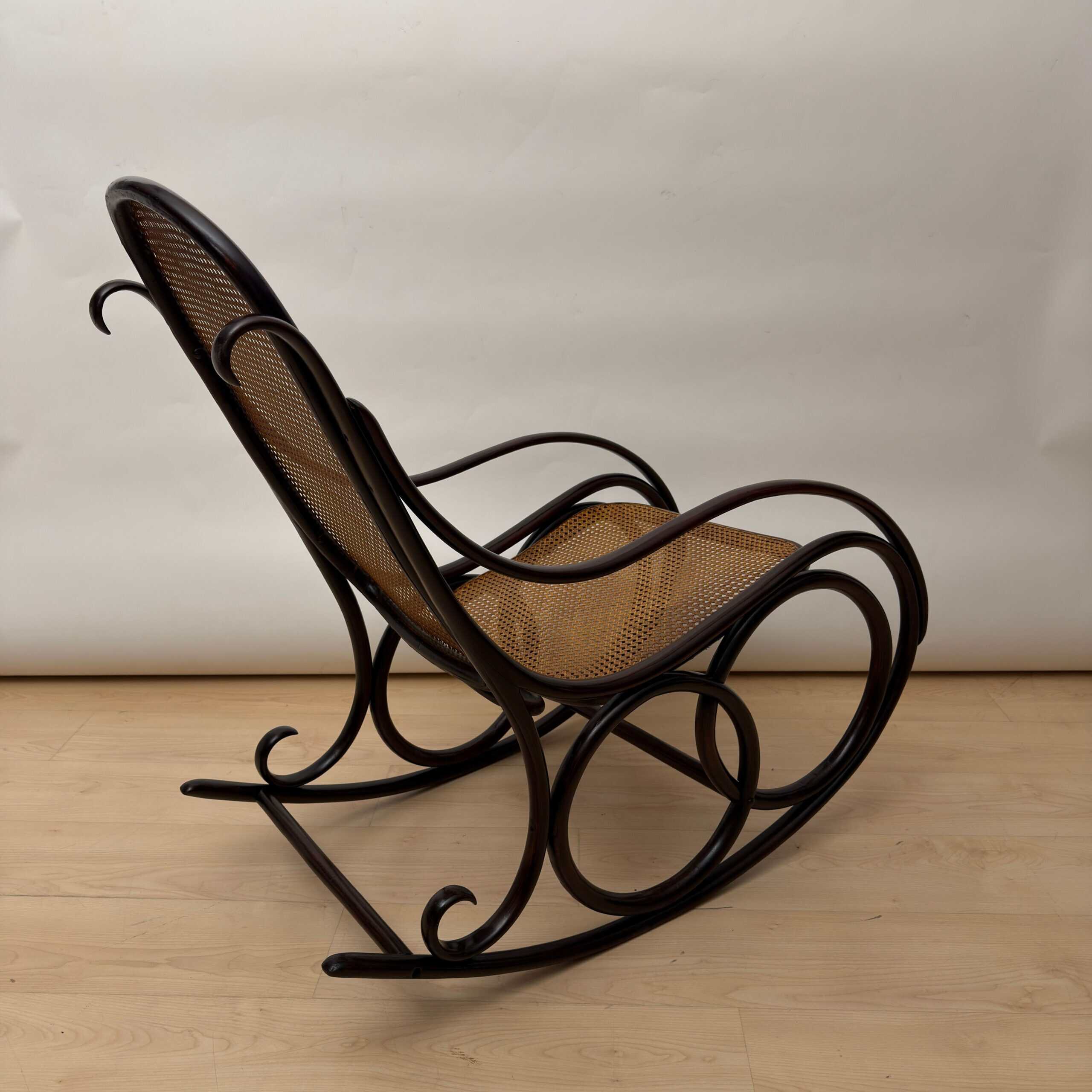 Art Nouveau Bentwood Rocking Chair by Thonet, Austria, circa 1900 - Image 6