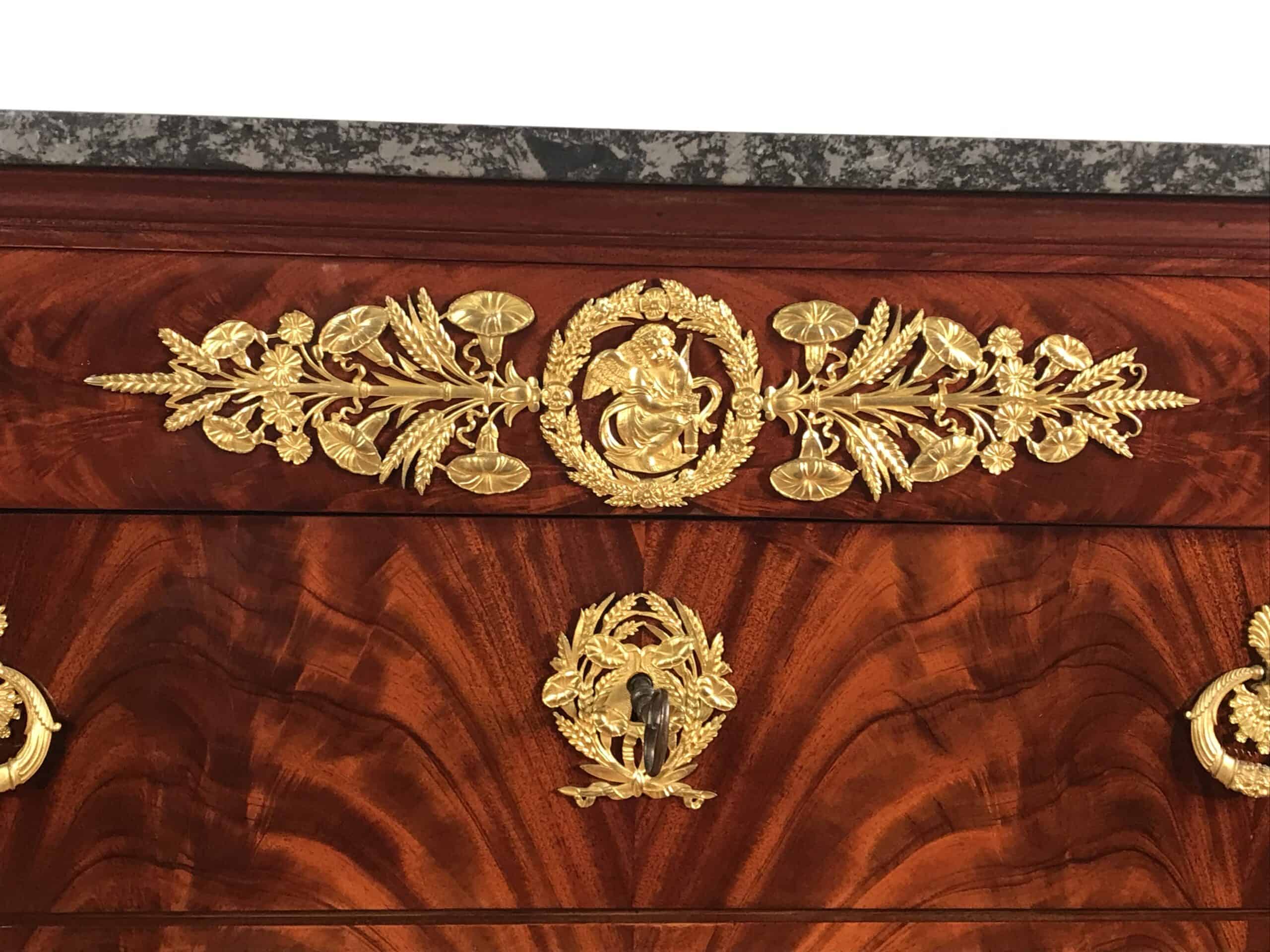 Exceptional French Empire Mahogany Commode with Extensive Gilt-Bronze Mounts, circa 1810 - Image 3