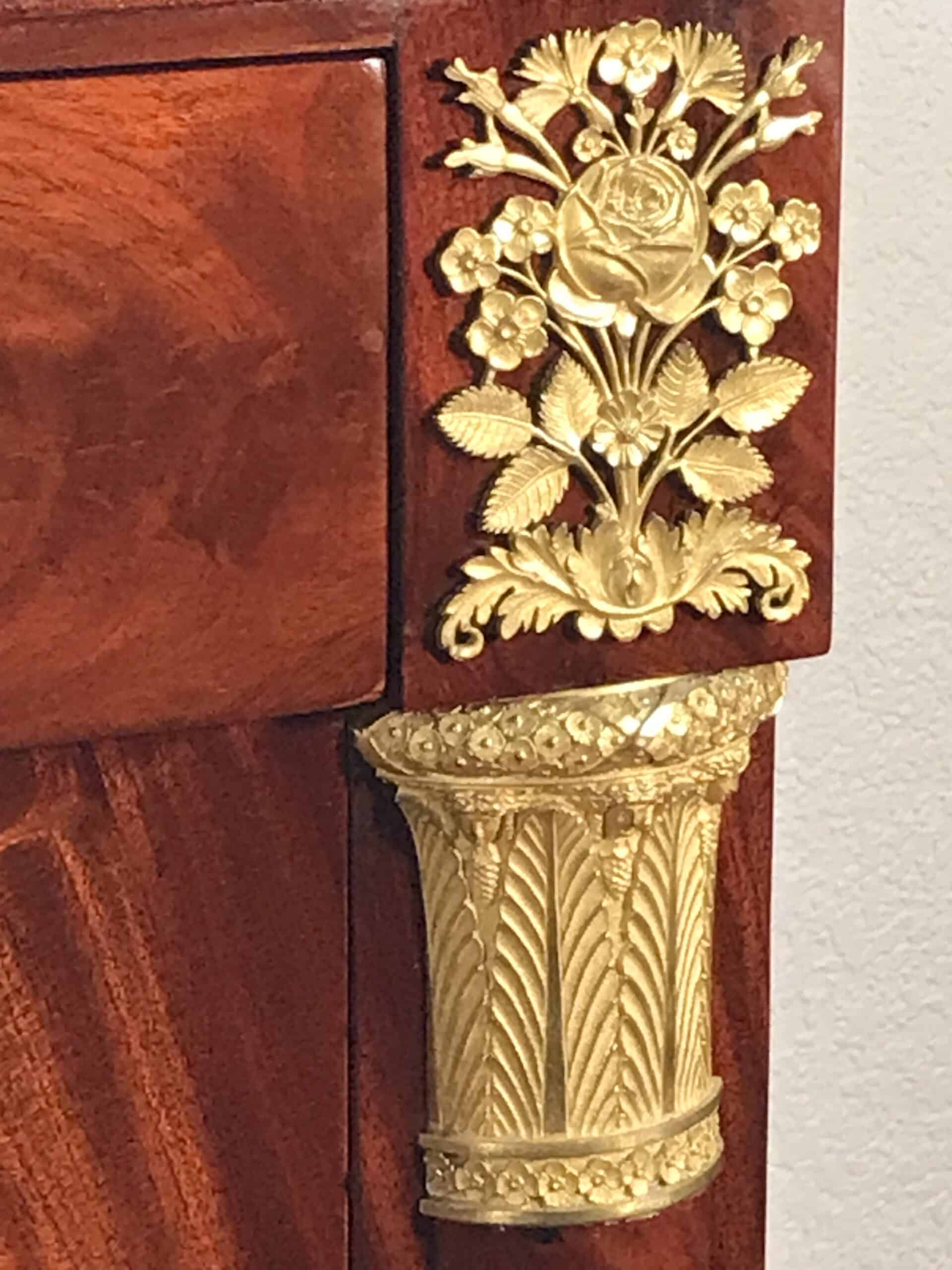 Exceptional French Empire Mahogany Commode with Extensive Gilt-Bronze Mounts, circa 1810 - Image 4