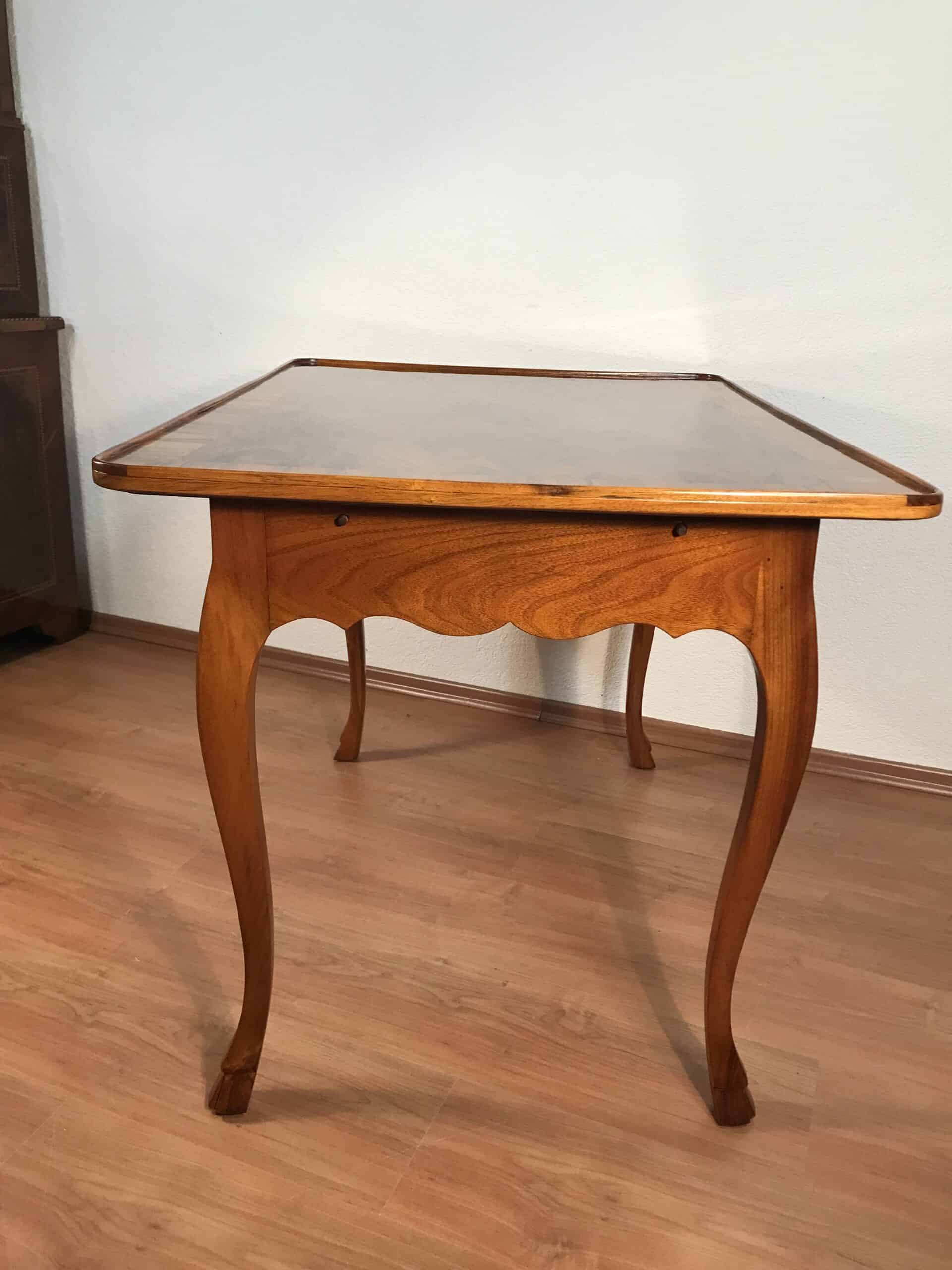 German Baroque Walnut Table with Parquetry, 1750 - Image 4