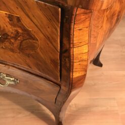 Italian Baroque Bombe Chest of Drawers, 18th Century - Image 12