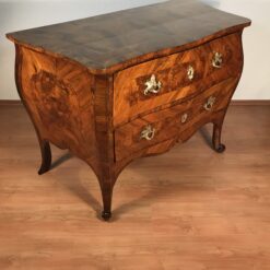 Italian Baroque Bombe Chest of Drawers, 18th Century - Image 5